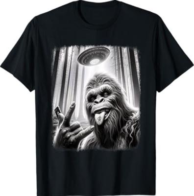 Bigfoot Sasquatch Selfie Big Foot Rock On UFO Funny 0HJXK2 T-Shirt