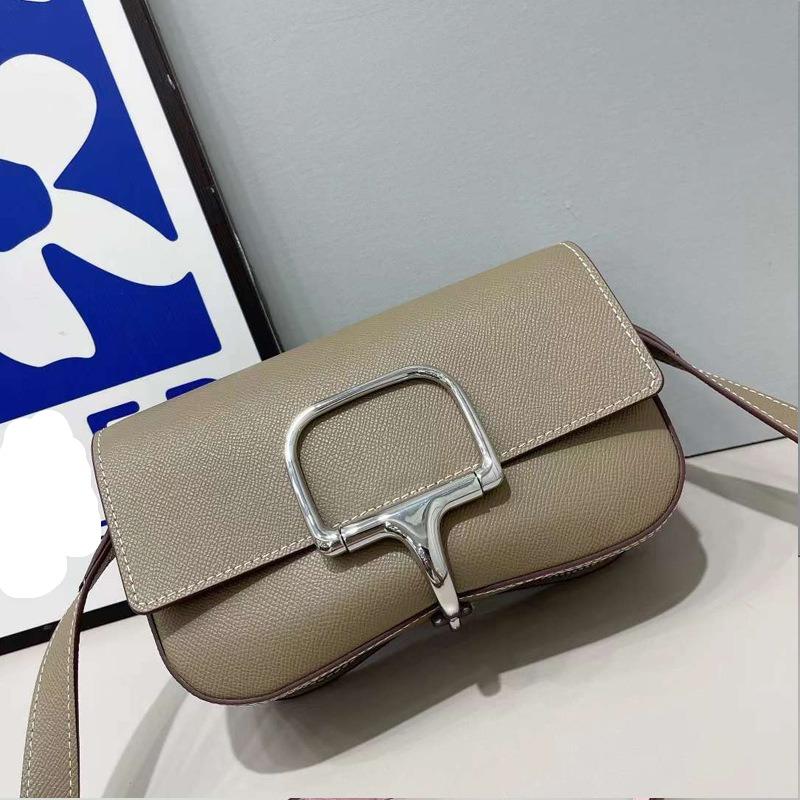 Crossbody Sedlová taška Nová Pravá kůže DellaElan Medová Boková Taška z hovězí kůže Zadní část Taška s potiskem dlaně D-přezka Čtvercová taška Horizontální PP taška