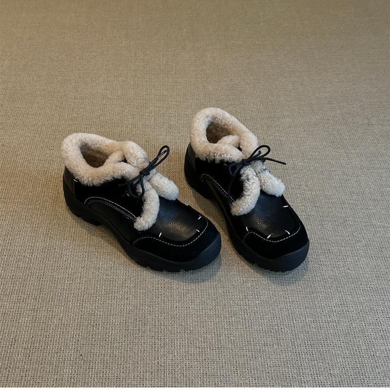 Retro Round-toe Lace-up Shoes with New Added Insulation, Versatile and Stylish Footwear.