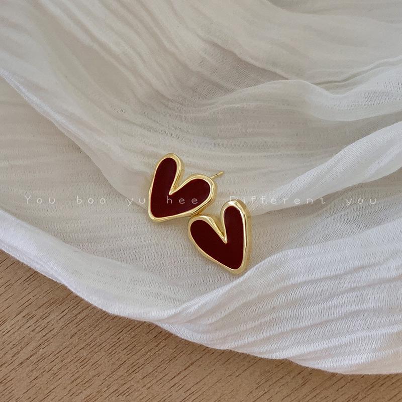 Vintage French Red Heart Earrings - Unique High-End Autumn/Winter Studs for Women 2024