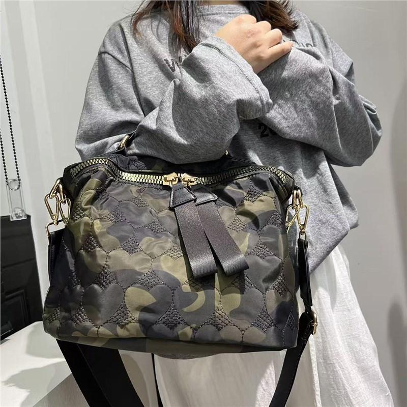 Personalized Camouflage Slit Shoulder Bag Lightweight Padded Cotton Double Zipper Trendy Messenger Handbag