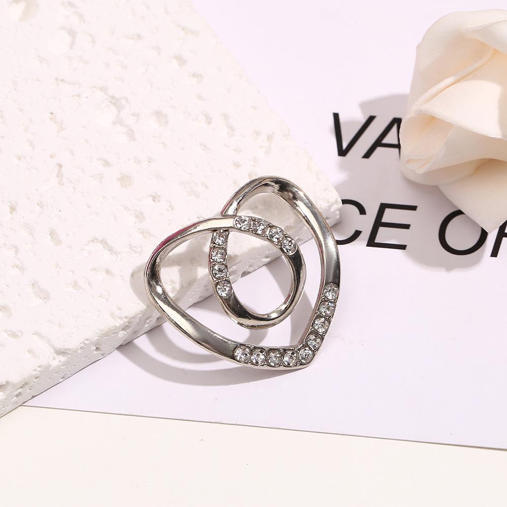 Herzförmiger Metall-Perlenknopf zur Fixierung des T-Shirt-Saums