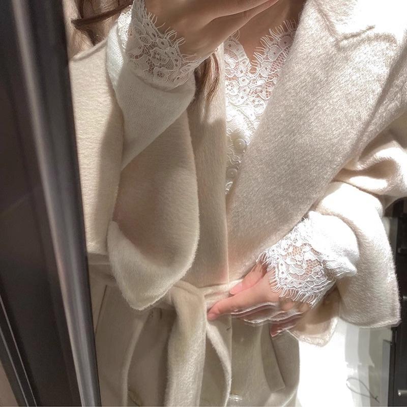 Spring lace spliced V-neck knitted top for women, single-breasted sweater base layer