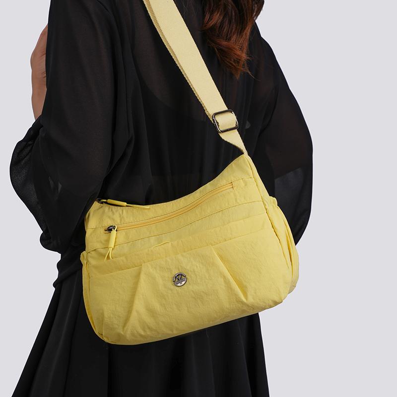 Crossbody Bag Women's Large Capacity Shoulder Bag Lightweight Multi-Layer Middle-Aged Mother Bag