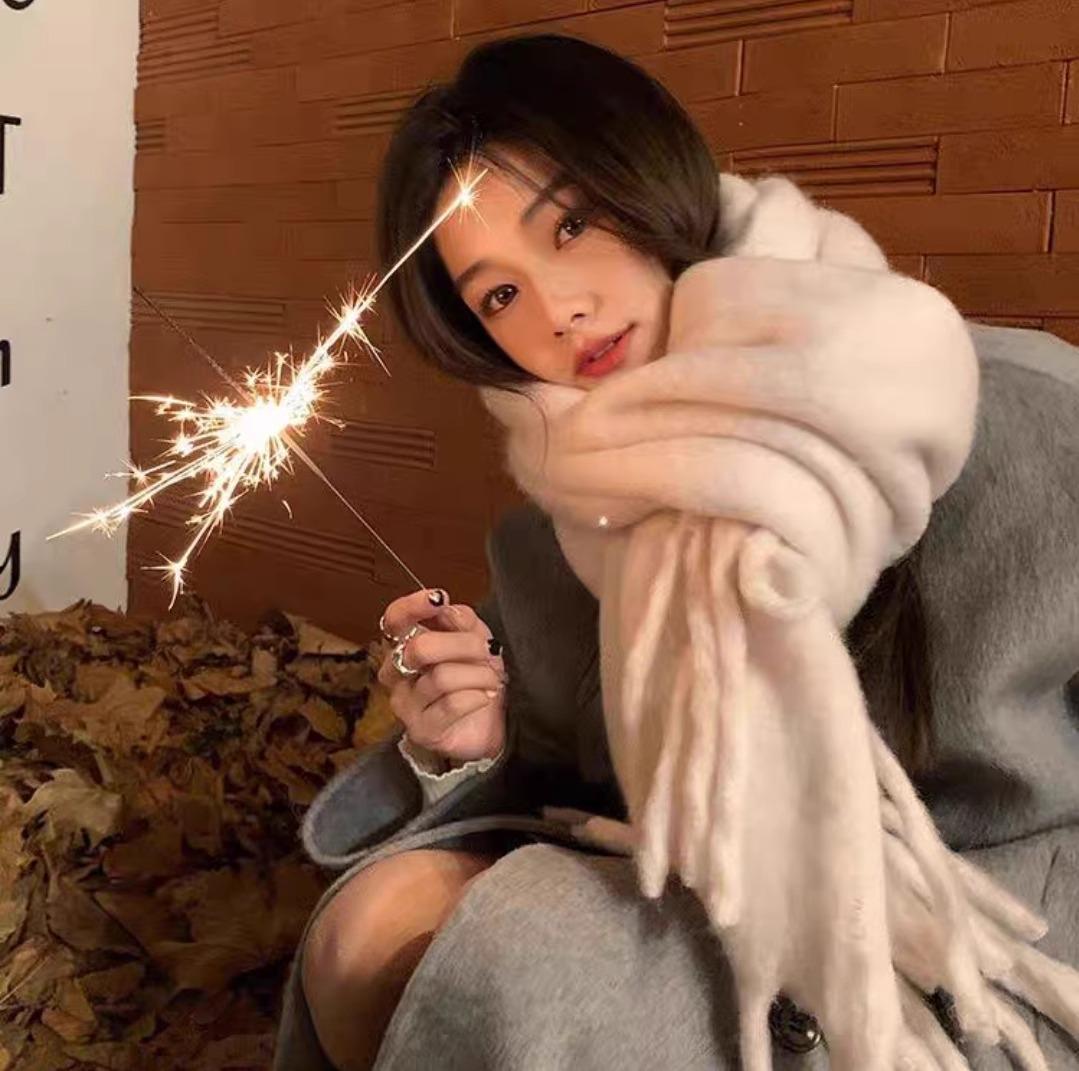 

New solid color thickened warm scarf women s winter high sense white versatile lazy fringed shawl scarf 40 * 230Cm (with hair loss and floating hair)