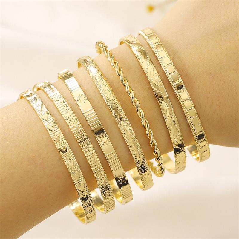 Mehrschichtiges Boho Goldplattiertes Geometrisches Öffnungsarmband Set für Frauen Handmanschette Armreif Handgemachter Schmuck