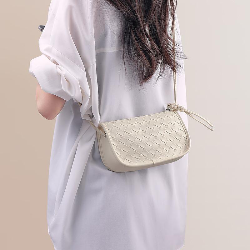 Bag new women's bag summer fashion versatile messenger bag small bag high-end single shoulder woven pillow bag