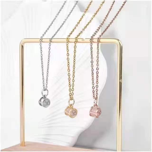 

Multilingual I Love You Projection Necklace with Custom Photo Pendant золотий