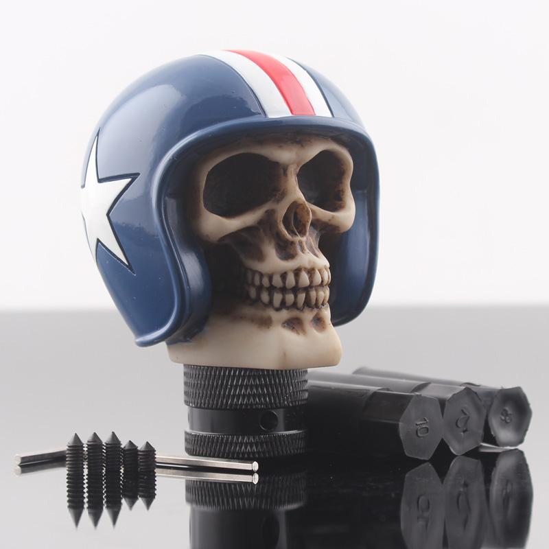 Universeller Helm Totenkopf Auto Schaltknauf Stick Auto Schaltgetriebe Schalthebel Kopfknauf Passend für Limousine Coupe SUV