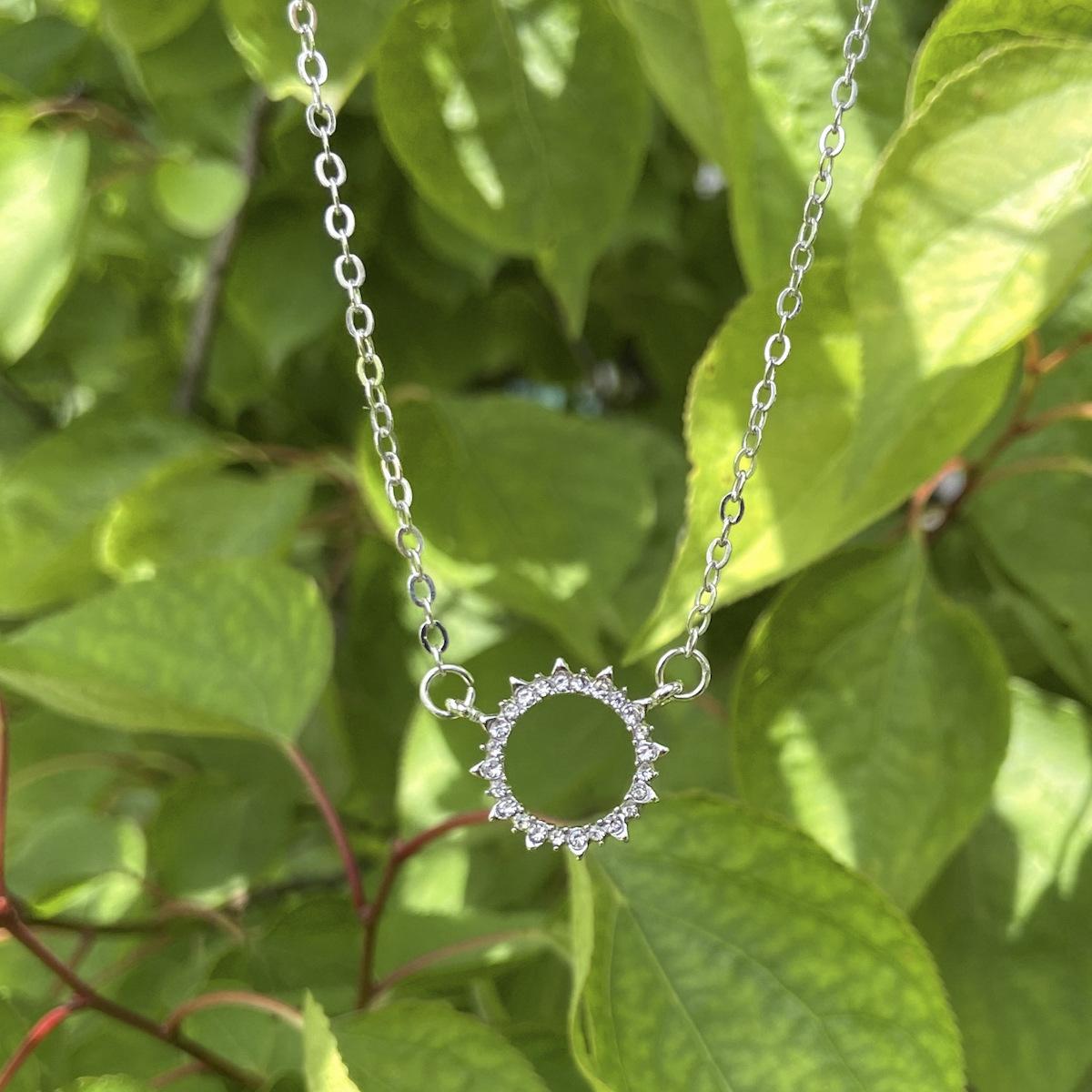 

Alloy Elegant Pendant Necklace Featuring Dazzling Rhinestone Flamingo And Motifs Sun Round Diamond