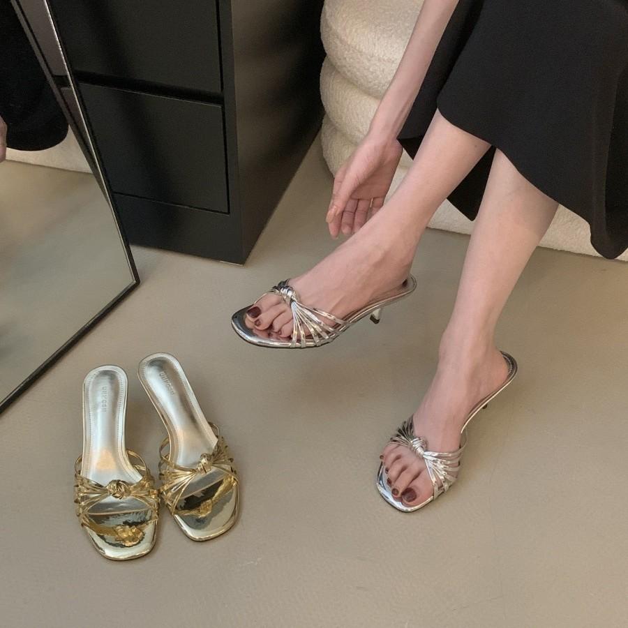 Summer French Retro Gold Woven Kink Hollowed Open-toe Flat Bottom One-word Buckle Strap Sandals Women's New 2025