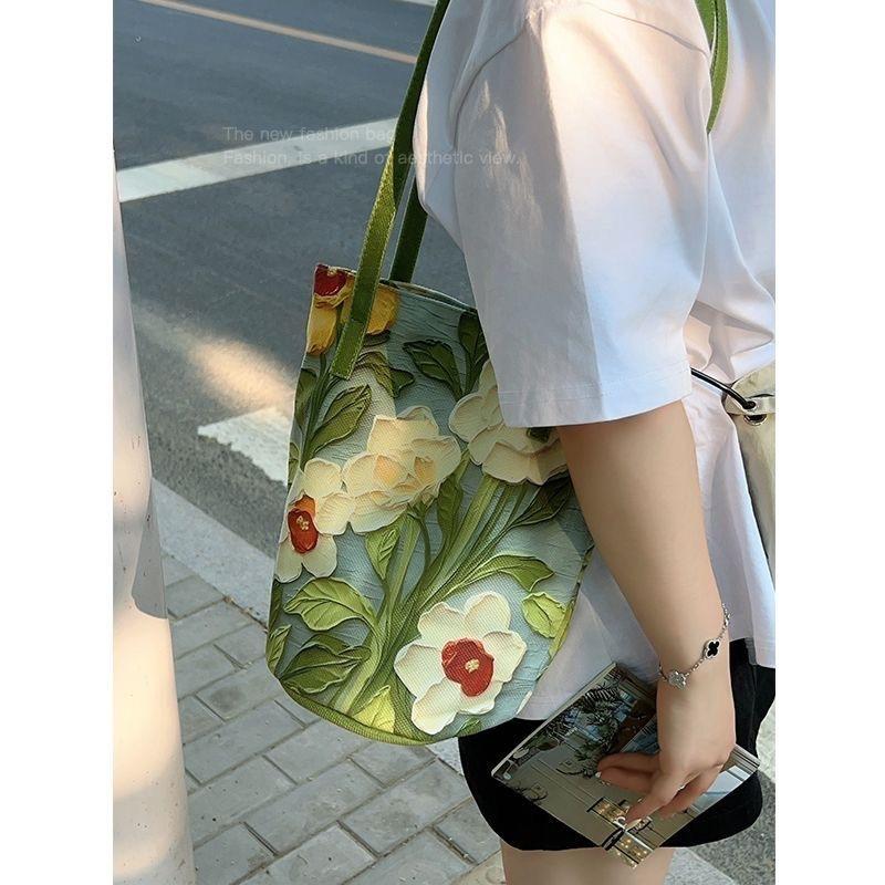 2025 New Oil Painting Floral Bucket Bag for Women High-End Design Large Capacity Tote Handbag Versatile Shoulder Bag for Daily Commute Office Use