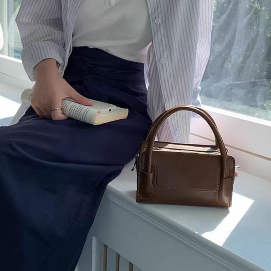 

IELGY Нишевый дизайн, серебряная маленькая квадратная сумка с темпераментом, простой мини-красный конверт для мобильного телефона, сумка-мессенджер темно-коричневого