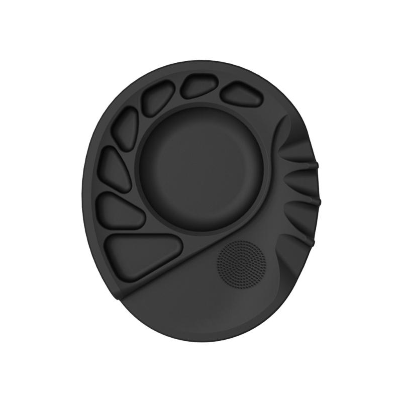 

Portable Silicone Cosmetic Palette with Smooth Surfaces for Quick Cleanup and Travel Friendly Makeup Adjustments