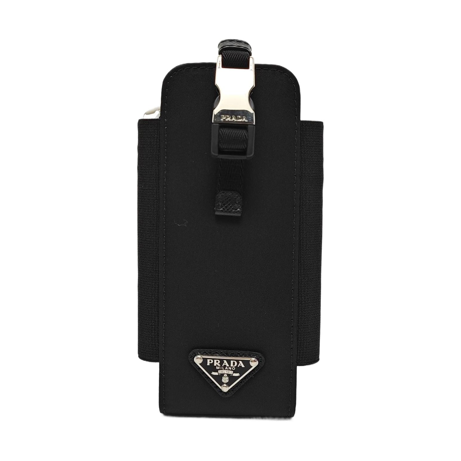 [Pre-Owned] Re-Nylon Brand Logo Lock Closure Fabric Phone Bag - Excellent #1VQJPG6 ONE SIZE