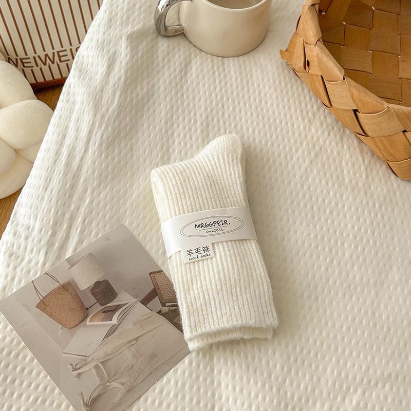 

Solid Color Simple Soft Waxy Pit Strip Wool Socks Warm And Versatile, Medium Tube Stacked Socks, Oatmeal Color Milky White One size fits all молоко, білий колір