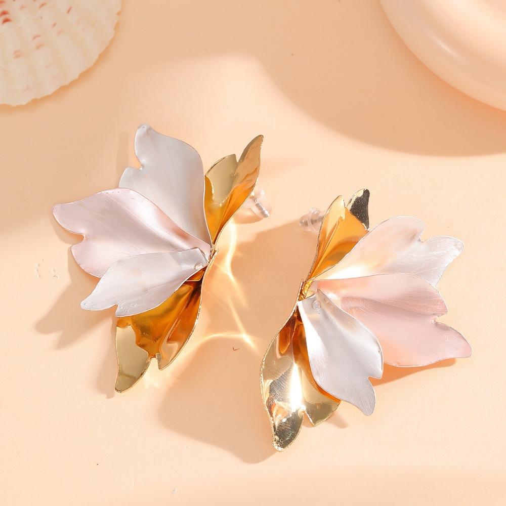 Модные серьги-подвески для женщин