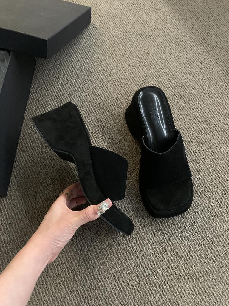 Small Retro Height-increasing Slippers Women's Shoes Wear 2025 New Summer Fashion Thick-soled Sandals