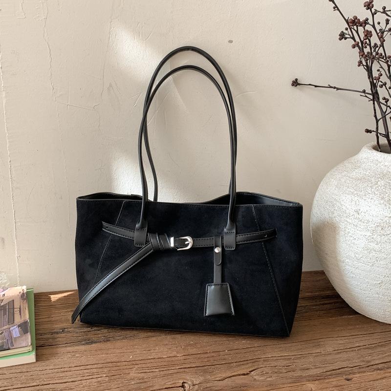 Korean version of niche bag women's 2025 winter new retro shoulder armpit bag large capacity commuter tote bag