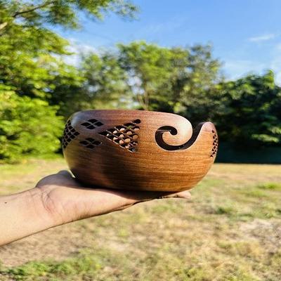 Handgemachte Garnschale aus Holz zum Stricken und Häkeln. Geschenk zum Großelterntag.