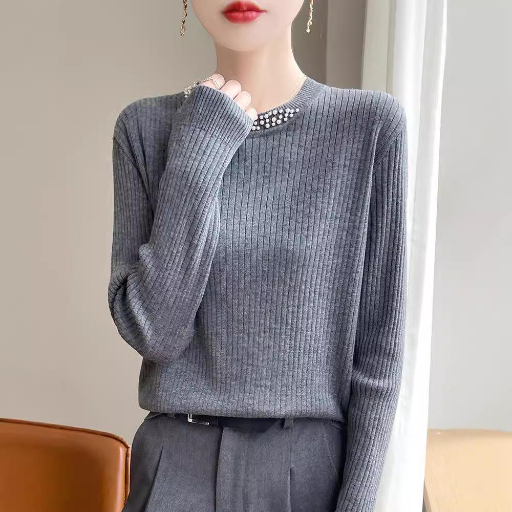 The New Autumn Round-neck Knitted Base Layer, Long-sleeved Women's Diamond-encrusted Solid Color Sweater, Loose