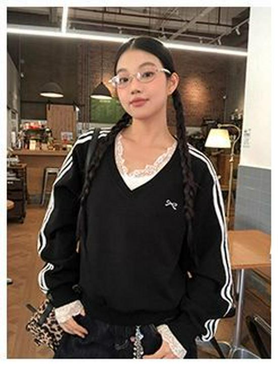 Early Autumn Retro V-Neck Black Hoodie with Bow and Three Stripes