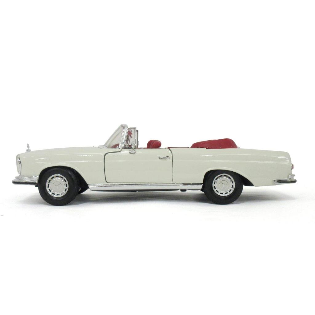 Maisto 1/18 scale diecast model Mercedes-Benz 280SE SE 1967 White (200-088)
