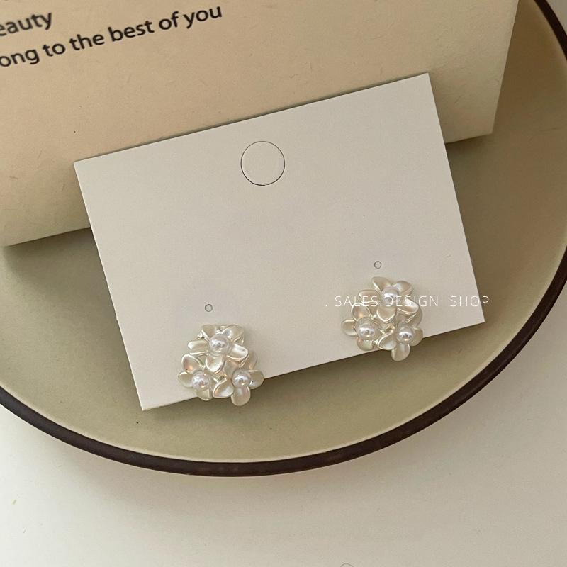 Корейские серьги-гвоздики с жемчугом и цветами из Дондэмуна - Универсальные, Высококлассные Модные Серьги