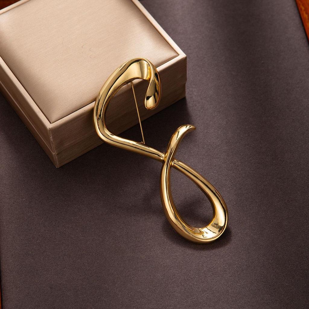 Trendige europäische & amerikanische geometrische Metallbrosche mit unregelmäßigem Achter-Design