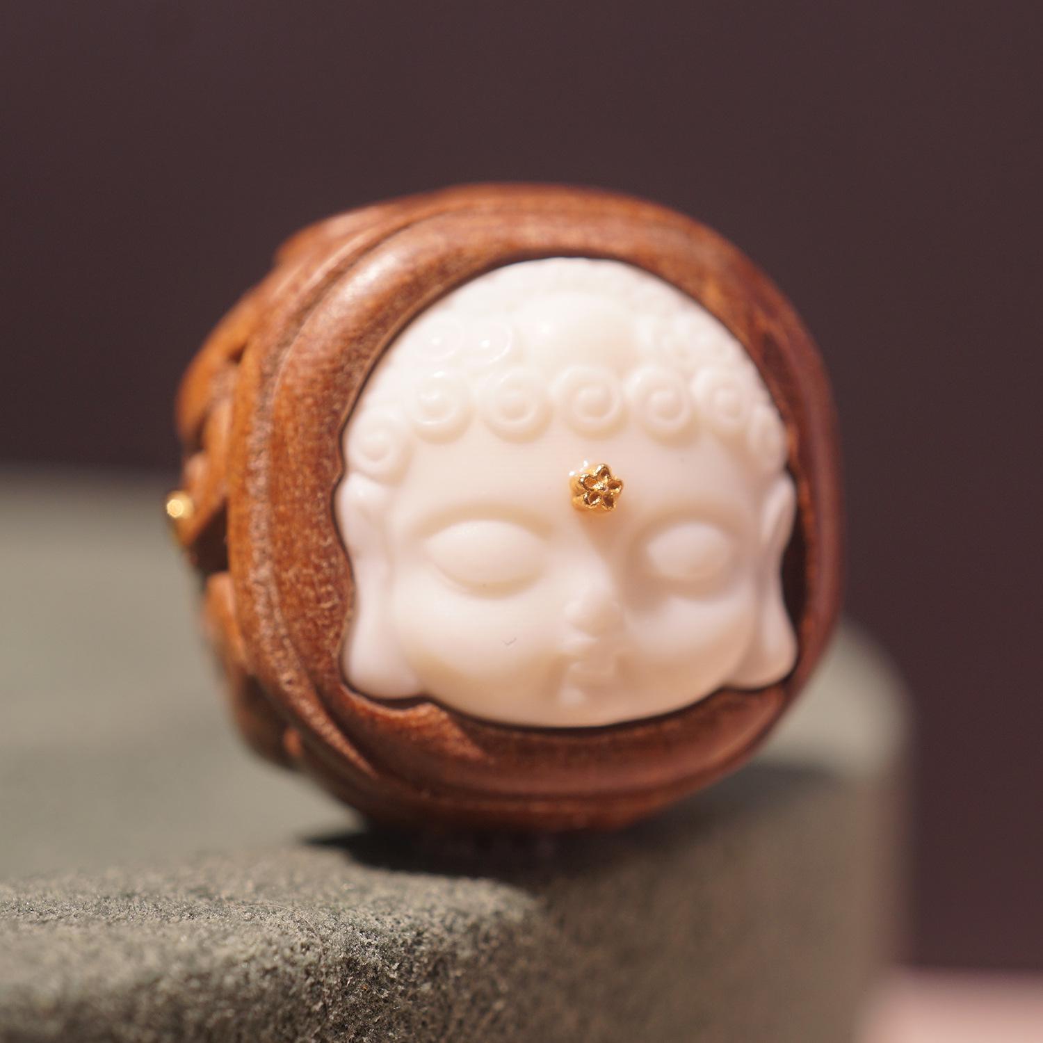 Hand-Carved Sandalwood Dainichi Nyorai Pendant with Auspicious Cloud Bracelet