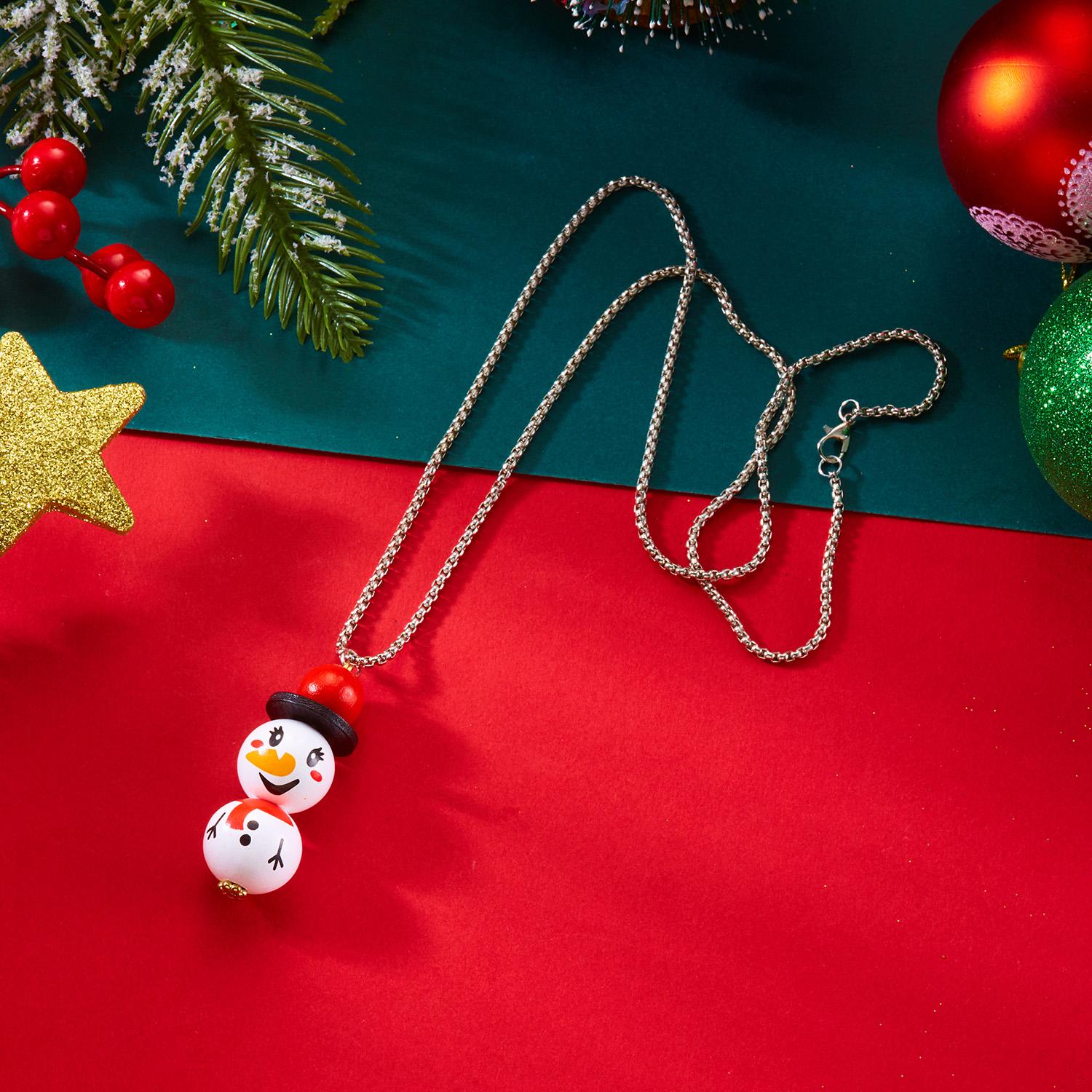 

2025 Cute Christmas Snowman Resin Pendant Necklace for Women Cartoon Hat Snow Bell Sweater Chain New Year Party Jewelry Gift