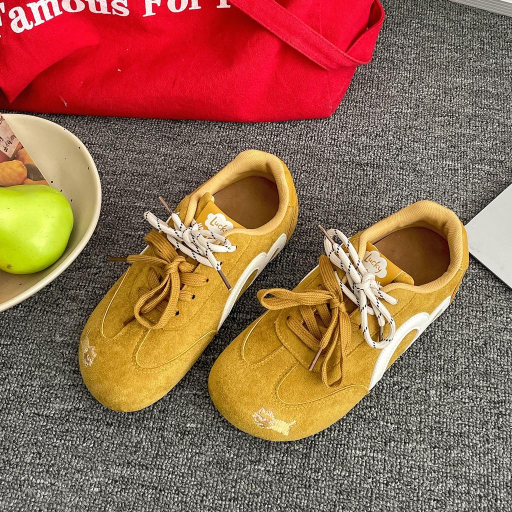 Queen Fan Retro Flat Bottom Inner Height Increase Moral Training Shoes Women's 2025 New Autumn Skirt Versatile Low-top Board Shoes