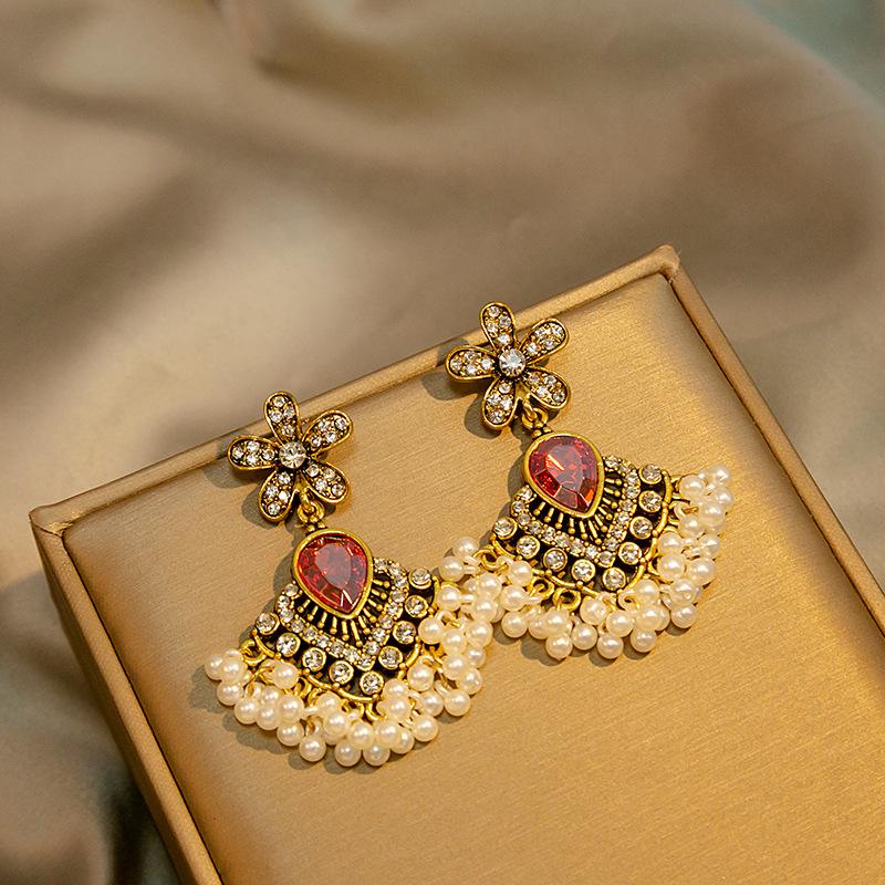 Fashion High-End Luxury Retro Temperament Literary Girl Flower Earrings Stud Earrings
