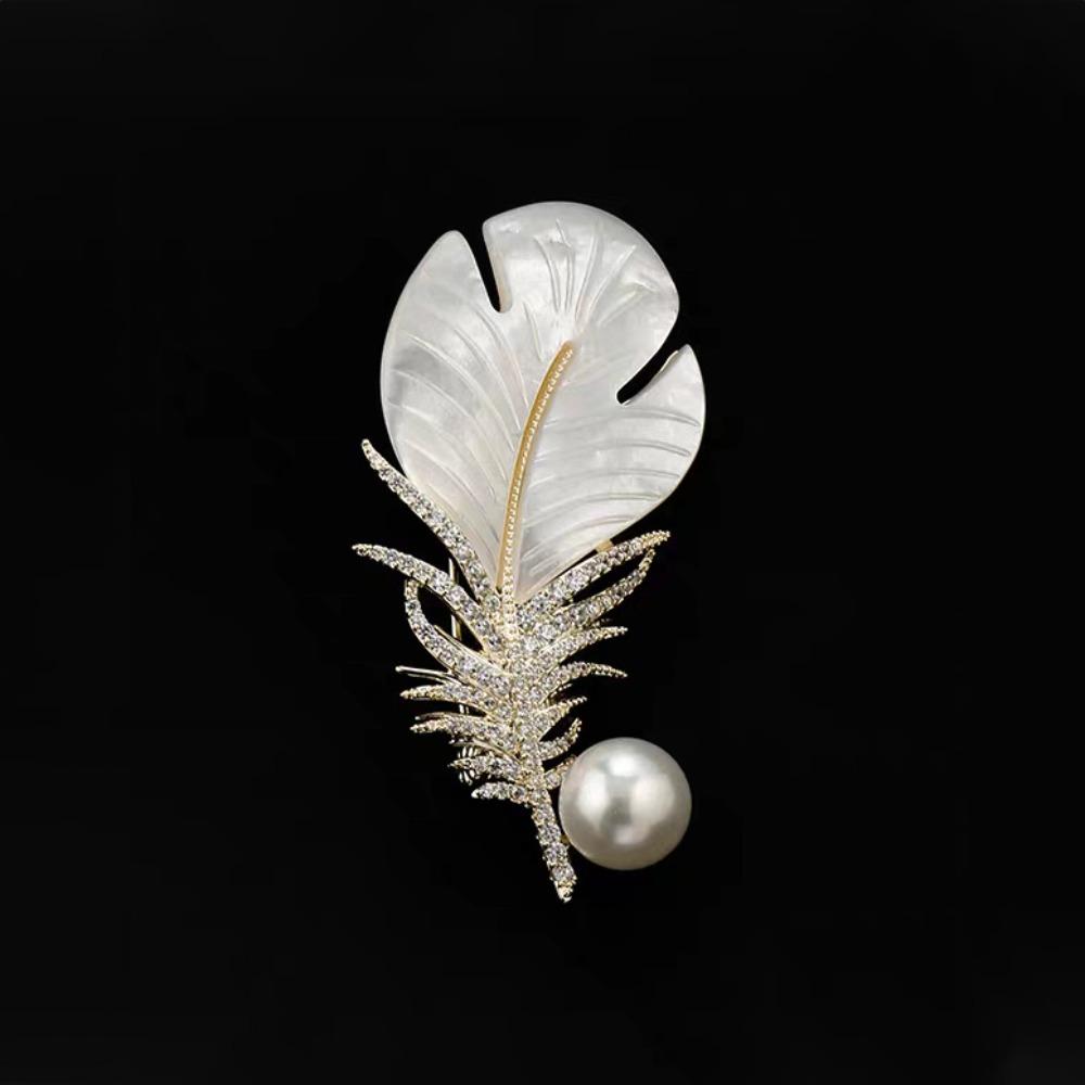 Luxuriöse, atmosphärische Brosche, exquisite, funkelnde Diamant-Perlenbrosche, Nischen-Premium-Design, Pin, Temperament-Accessoires