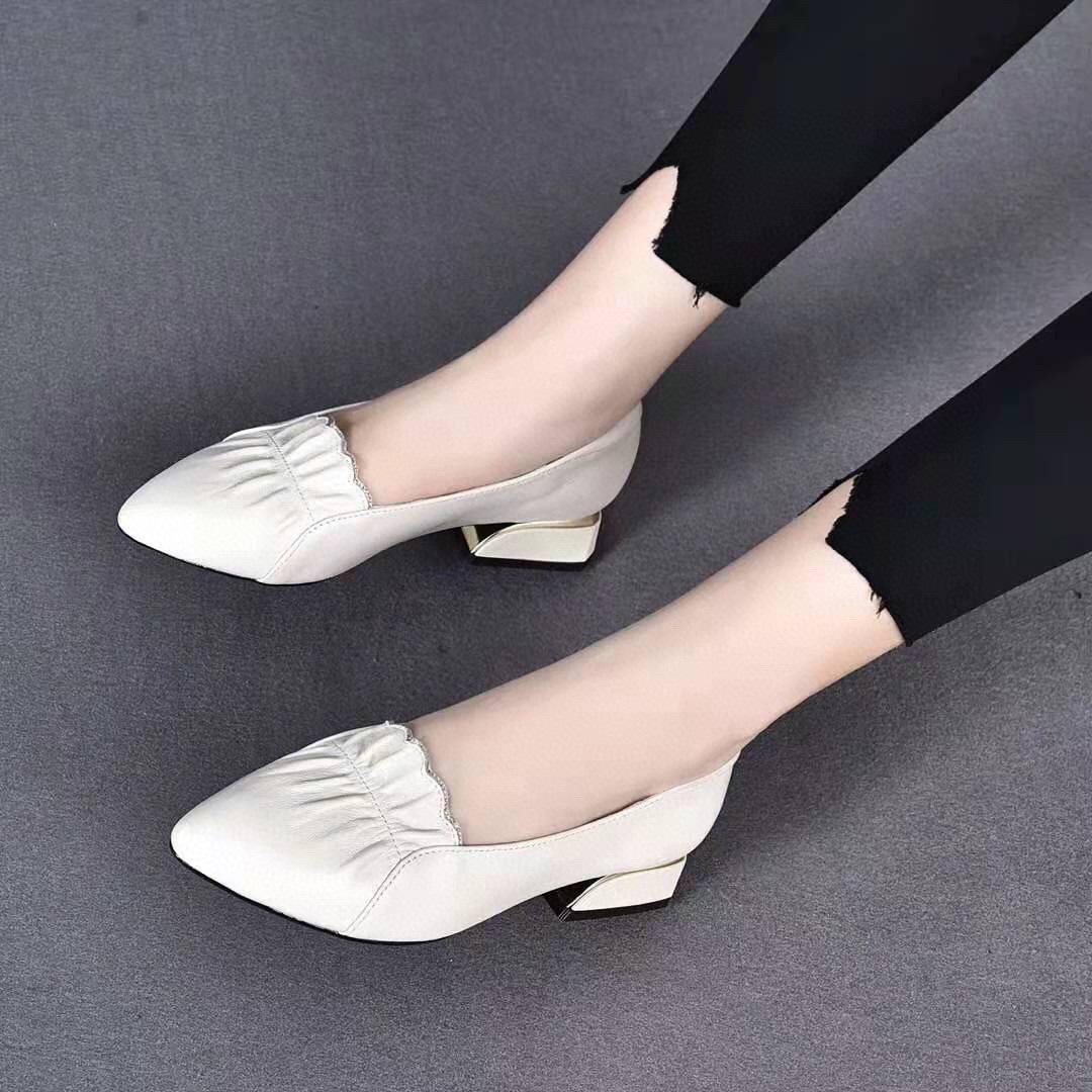 

Flat shoes women s 2025 spring new pointed loafers first layer cowhide ruffle edge work women s shoes shallow mouth single shoes 39