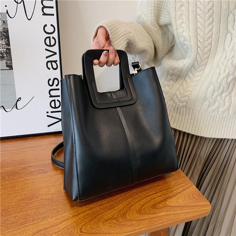 

Niche design women s bag spring and summer retro portable tote bag large capacity shoulder messenger bag чёрный