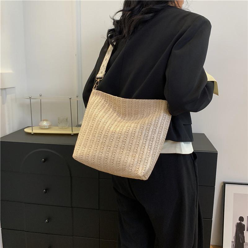 Fashionable Woven Large Capacity 2024 Spring New Korean Style Shoulder Bag