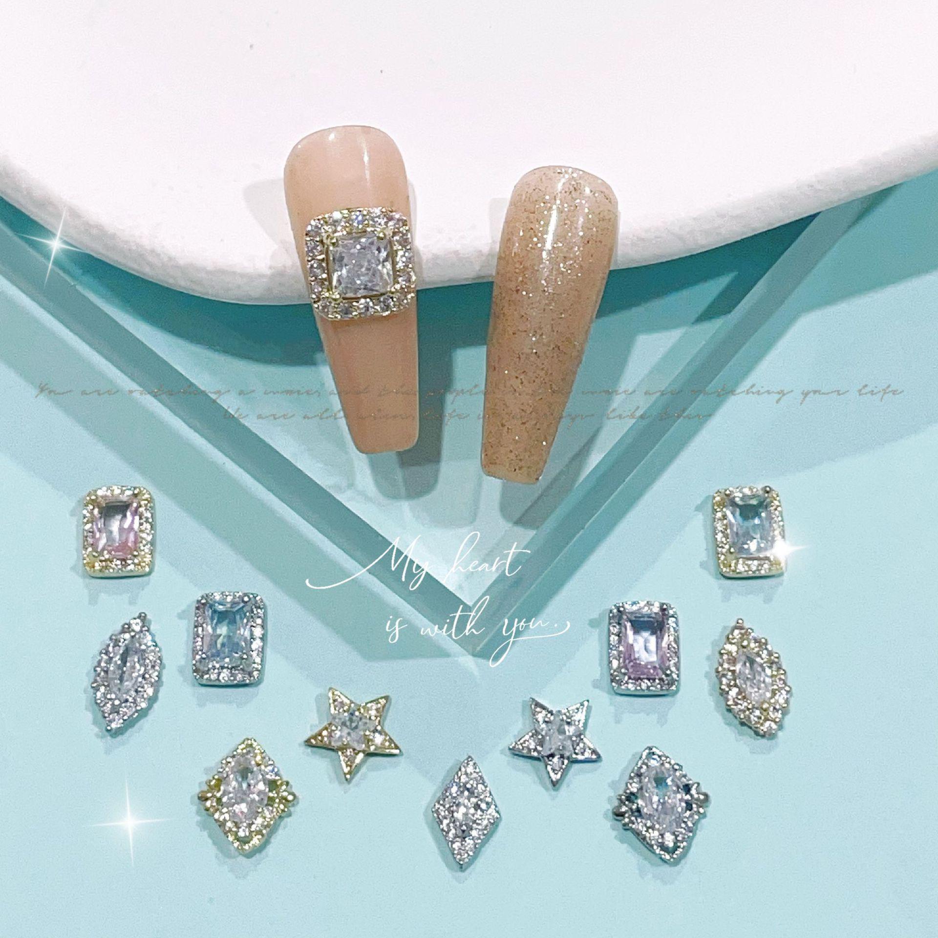 

Геометрические патчи для нейл-арта из сплава Buccellati Starburst