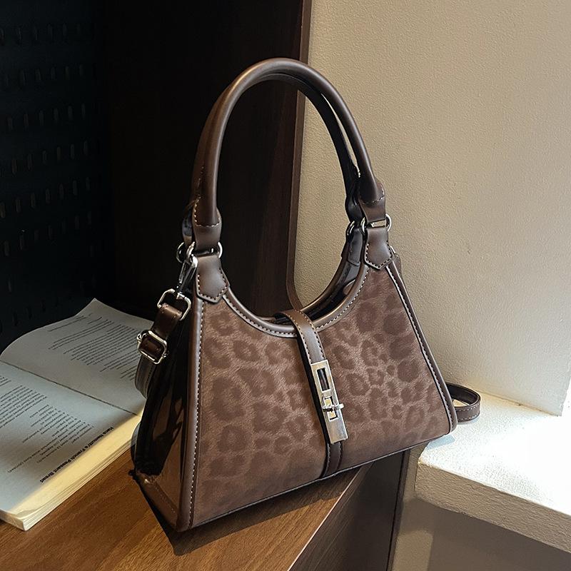Niche Portable Small Bag Women's New Fashion Retro Leopard Print Shoulder Bag Casual Commuter Messenger Bag