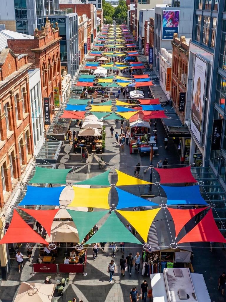 Waterproof Triangle Sunshade: Outdoor Decor Sun Protection Net for Scenic and Commercial Areas
