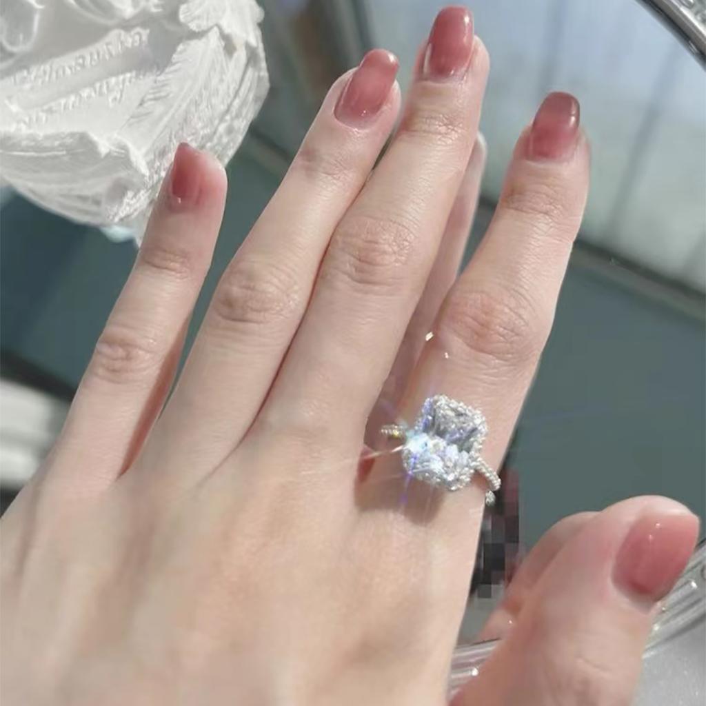 Niche Design High Carbon Diamond Rock Sugar Ring Female Tide Light Luxury High Sense Temperament Versatile Sweet Gift Heavy Industry