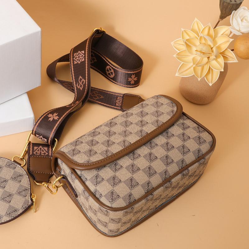 Популярная в этом году женская сумка новинка 2023 года высококачественная сумка через плечо с широким ремнем маленькая квадратная сумка 1798₽