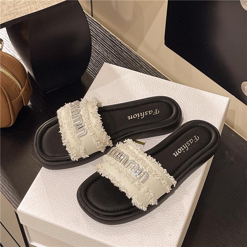 Flat-bottomed beach sandals new slippers women's summer wear rhinestones fashion