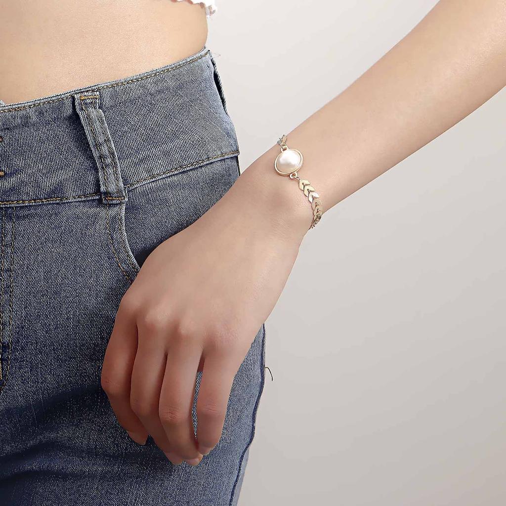 Europe, America, Fashion Aircraft Chain Exaggerated Geometric Imitation Pearl Bracelet Women, Retro Style Design Sense Niche