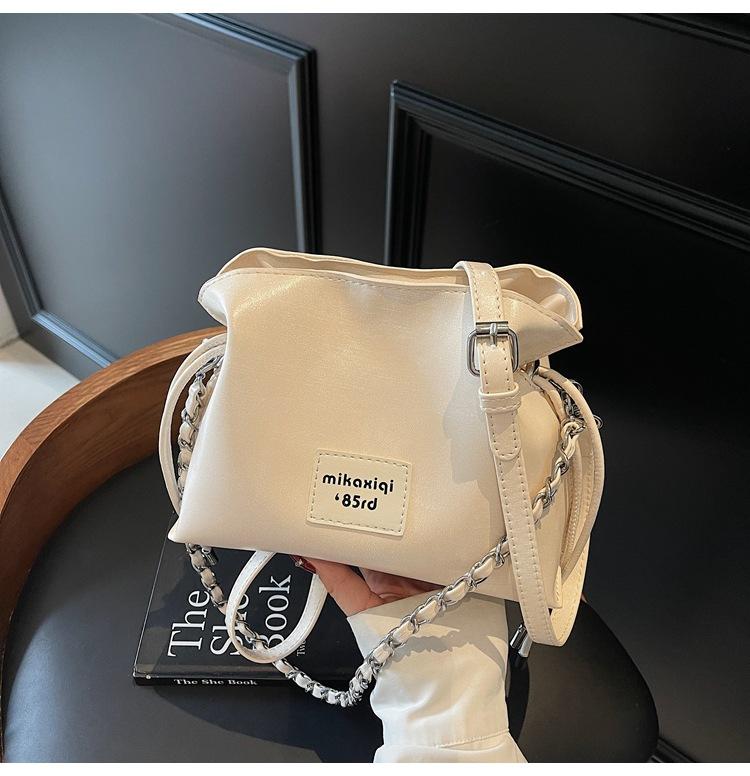 2025 New Spring Shoulder Bag Women's Shoulder Messenger Bag Niche Versatile Bucket Bag Premium Bag