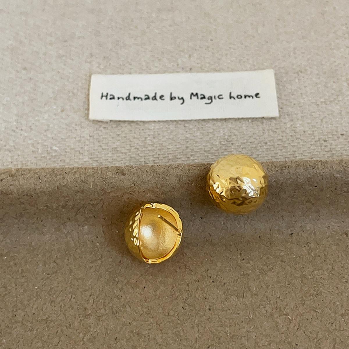 

Fashion Folded Metal Round Small Stud Earrings for Women Men Korean Style Hammer Texture Compact Earrings Jewelry Accessories