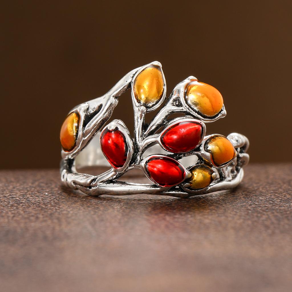 A retro inlaid two-color artificial gemstone ring made of copper, suitable for both daily wear and date occasions.