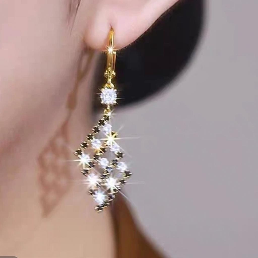 Shining Rhombus Earrings for Women, Fashionable, Exquisite, Light Luxury Earrings, Cool Temperament, High-end, Versatile Earrings