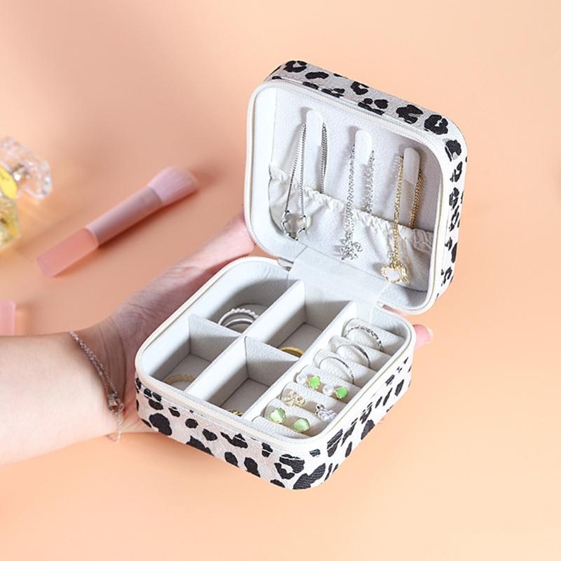 Portable Leopard Print Jewelry Pouch Trendy Leopard Print Jewelry Carriers Soft Storage Case for Business and Leisure