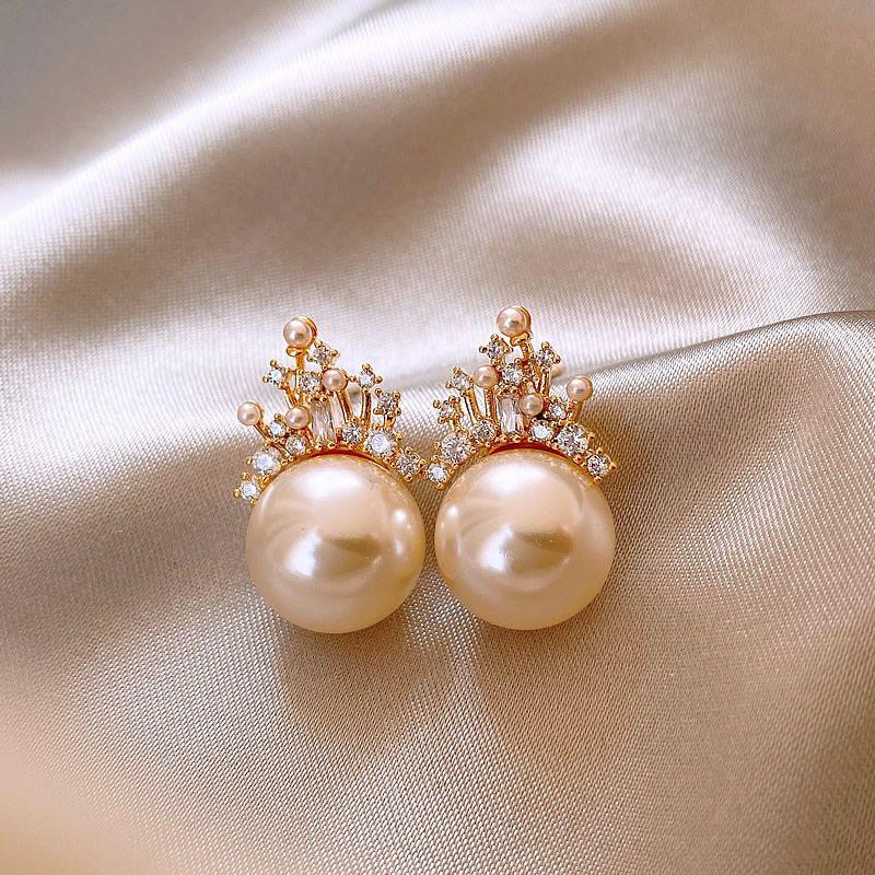 

Unique French Style Crown Pearl Stud Earrings for Women 2025 New Arrival Best Selling Fancy Stud Earrings Suitable for round Faces Earrings Golden Diamond Crown Pearl